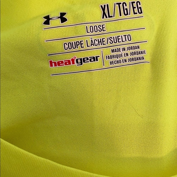 Athletic Top Short Sleeve By Under Armour - Picture 3 of 6